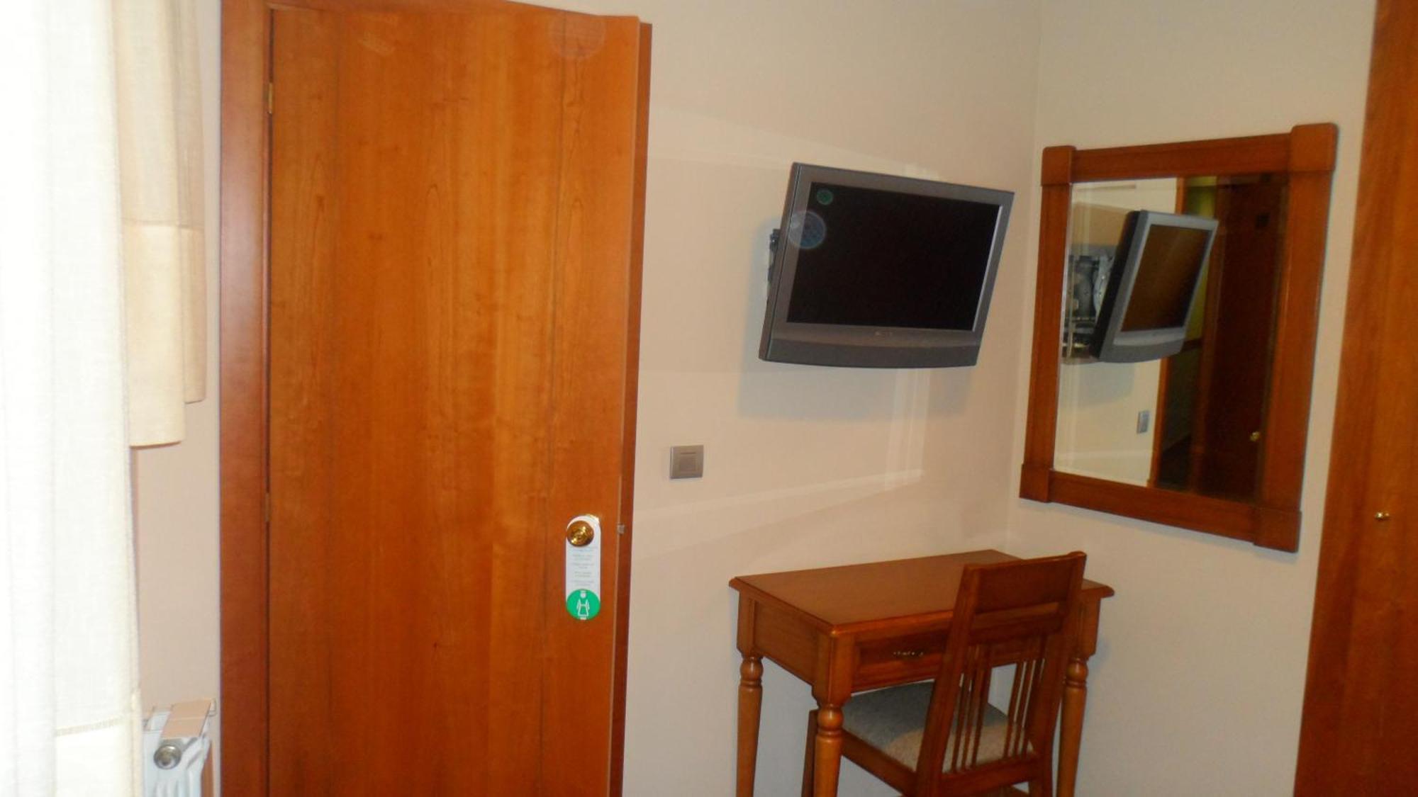 Hostal La Nava Madrid Ngoại thất bức ảnh