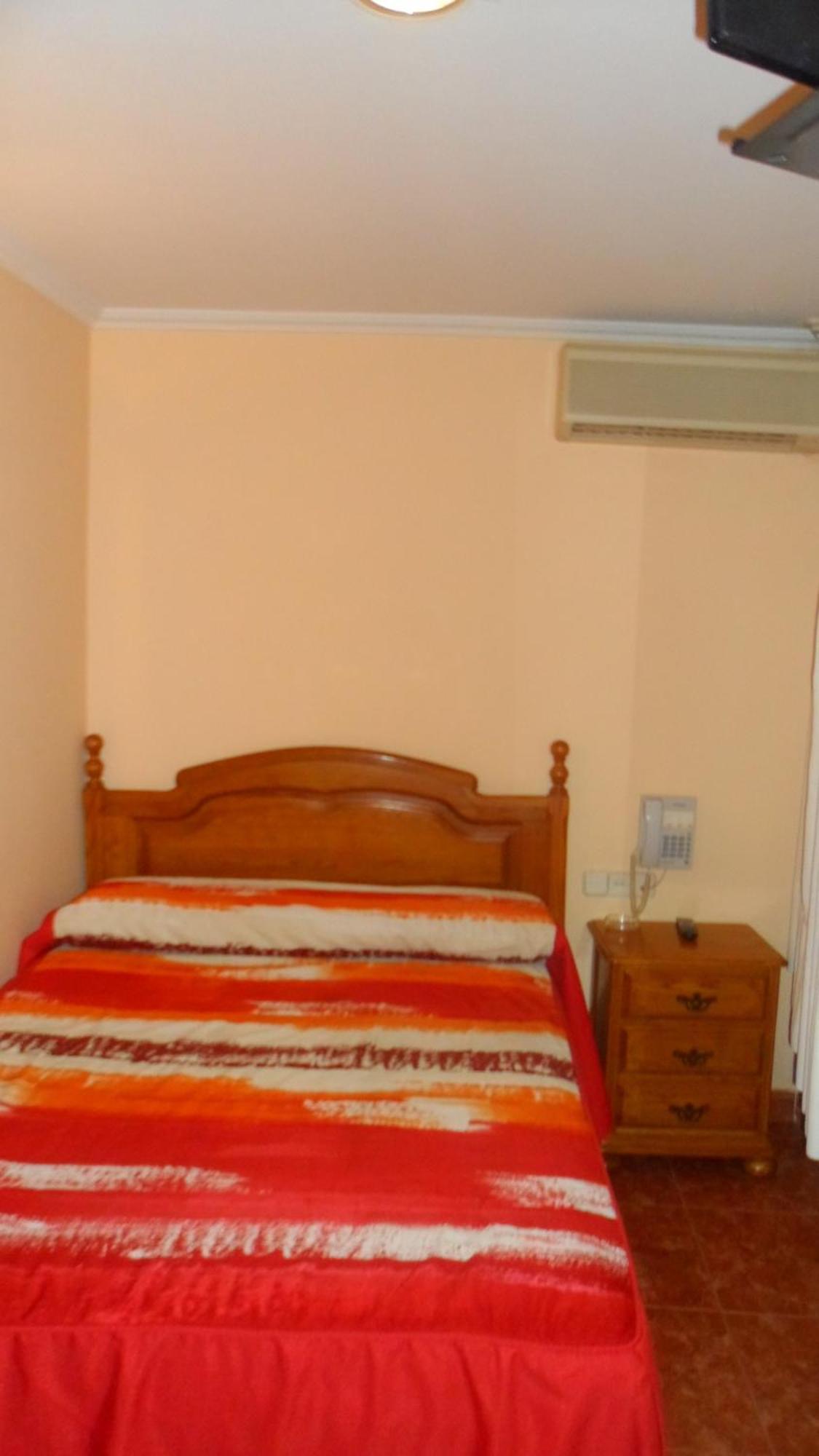 Hostal La Nava Madrid Ngoại thất bức ảnh