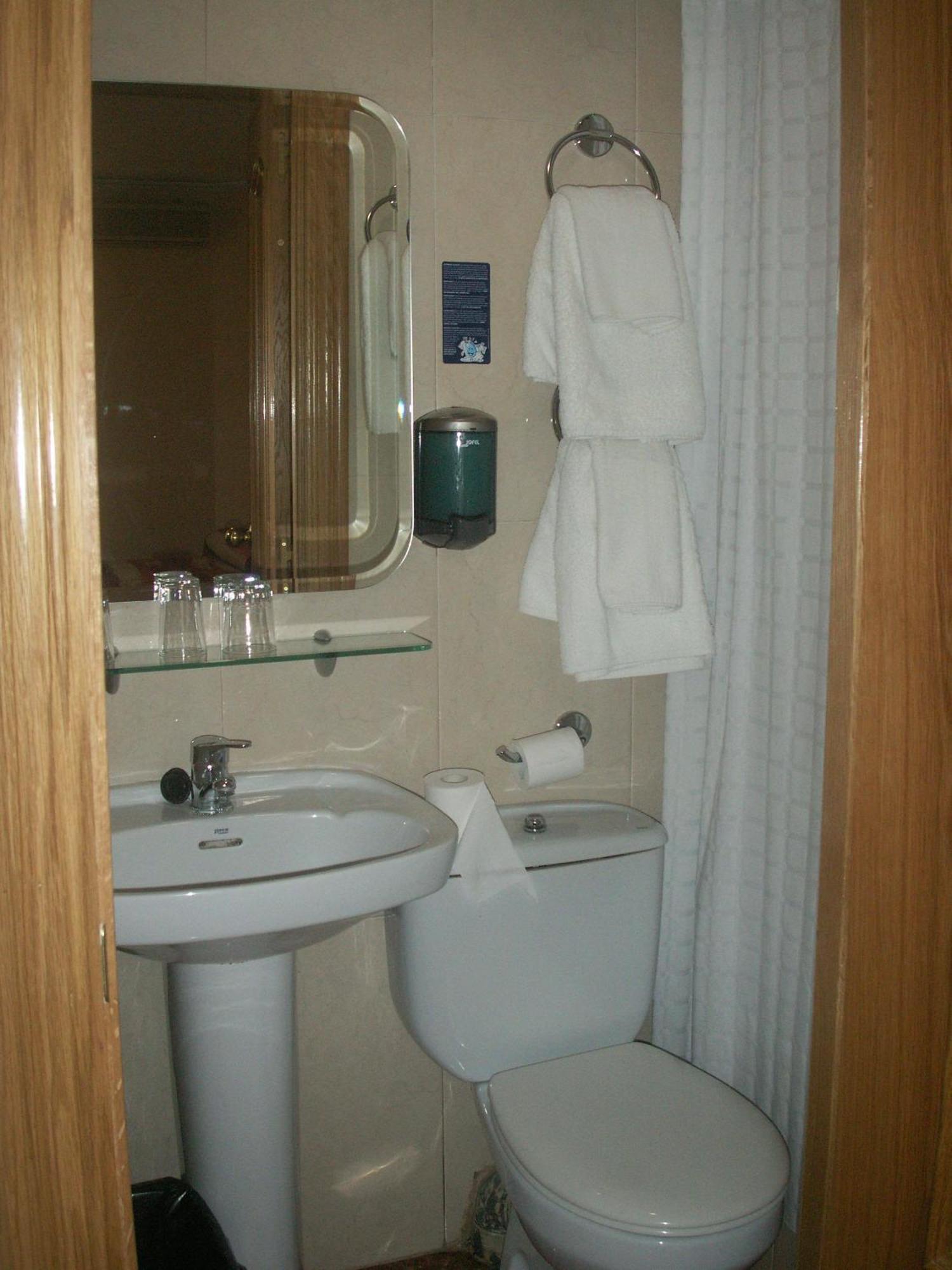 Hostal La Nava Madrid Ngoại thất bức ảnh