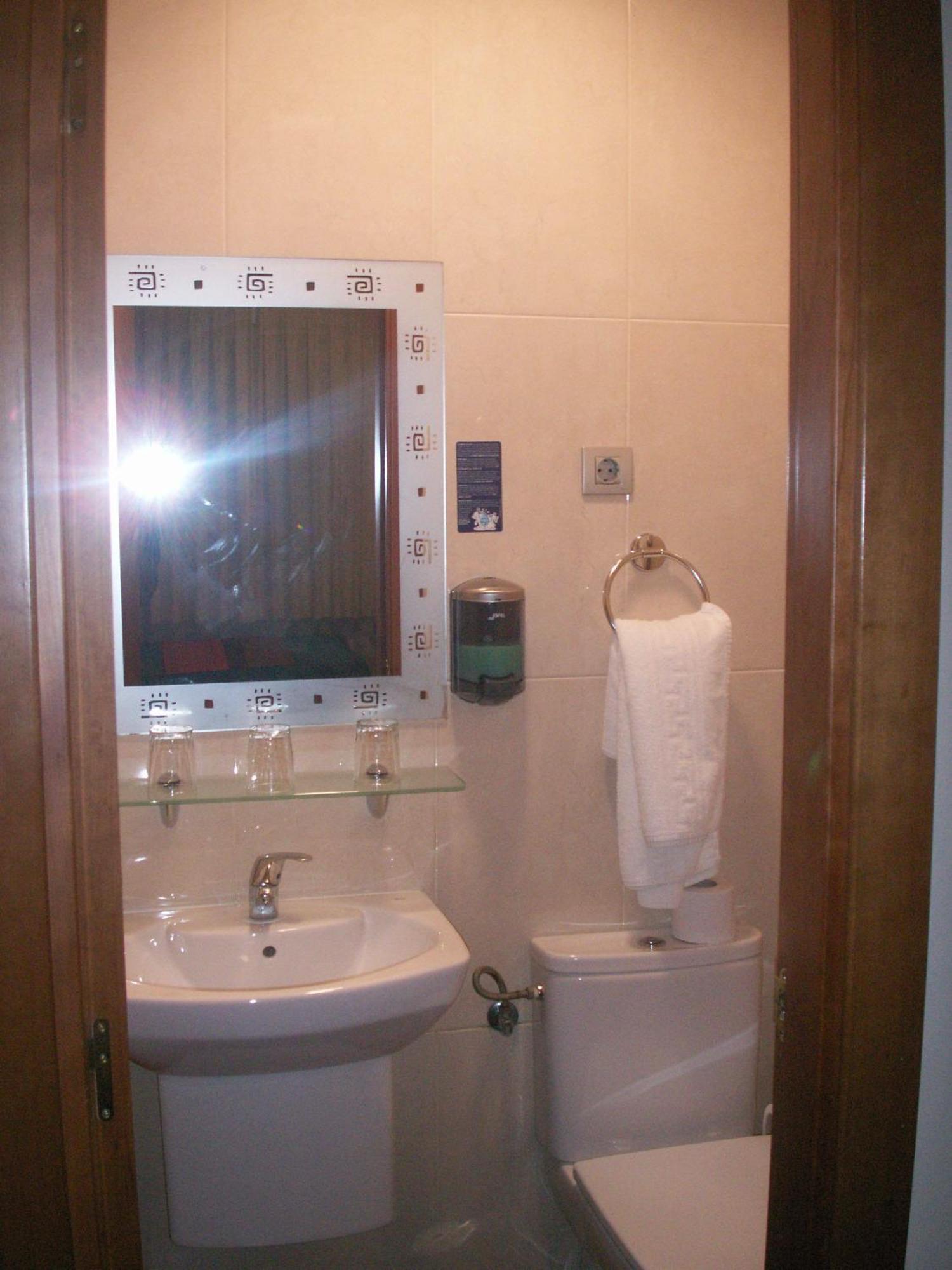 Hostal La Nava Madrid Ngoại thất bức ảnh