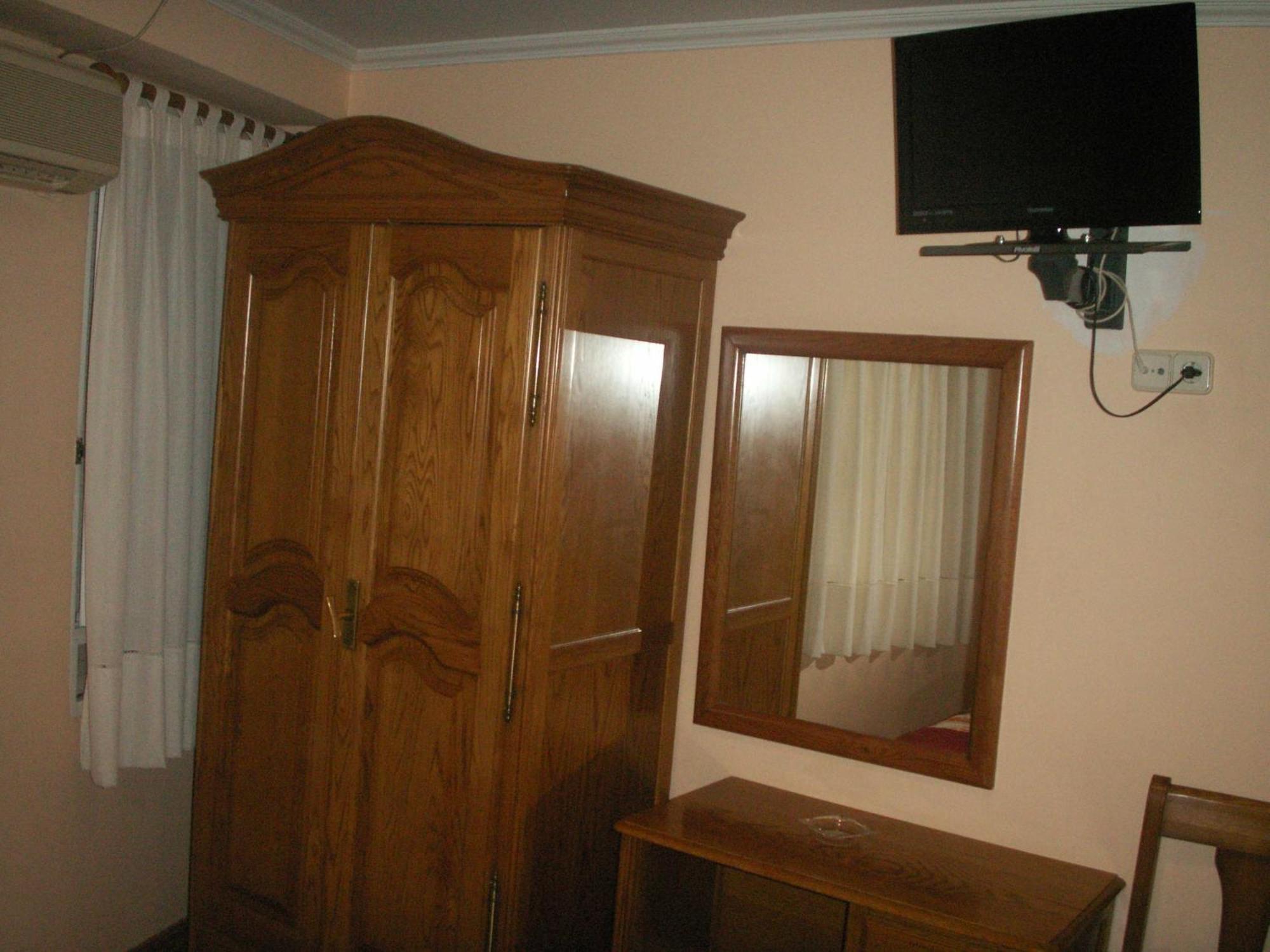 Hostal La Nava Madrid Ngoại thất bức ảnh