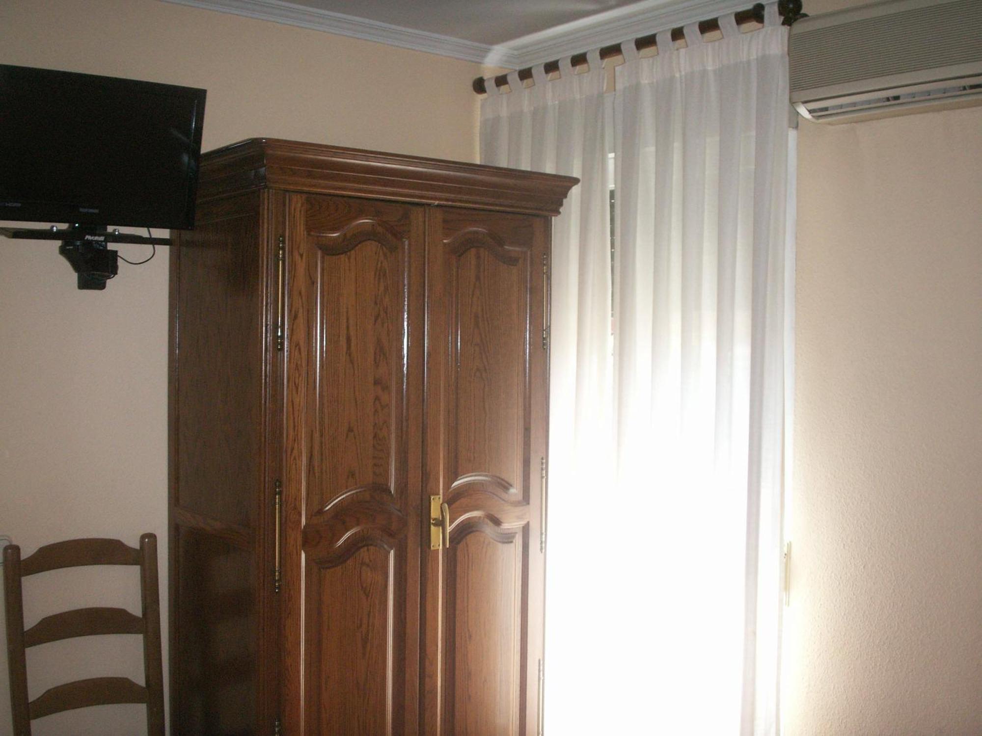 Hostal La Nava Madrid Ngoại thất bức ảnh