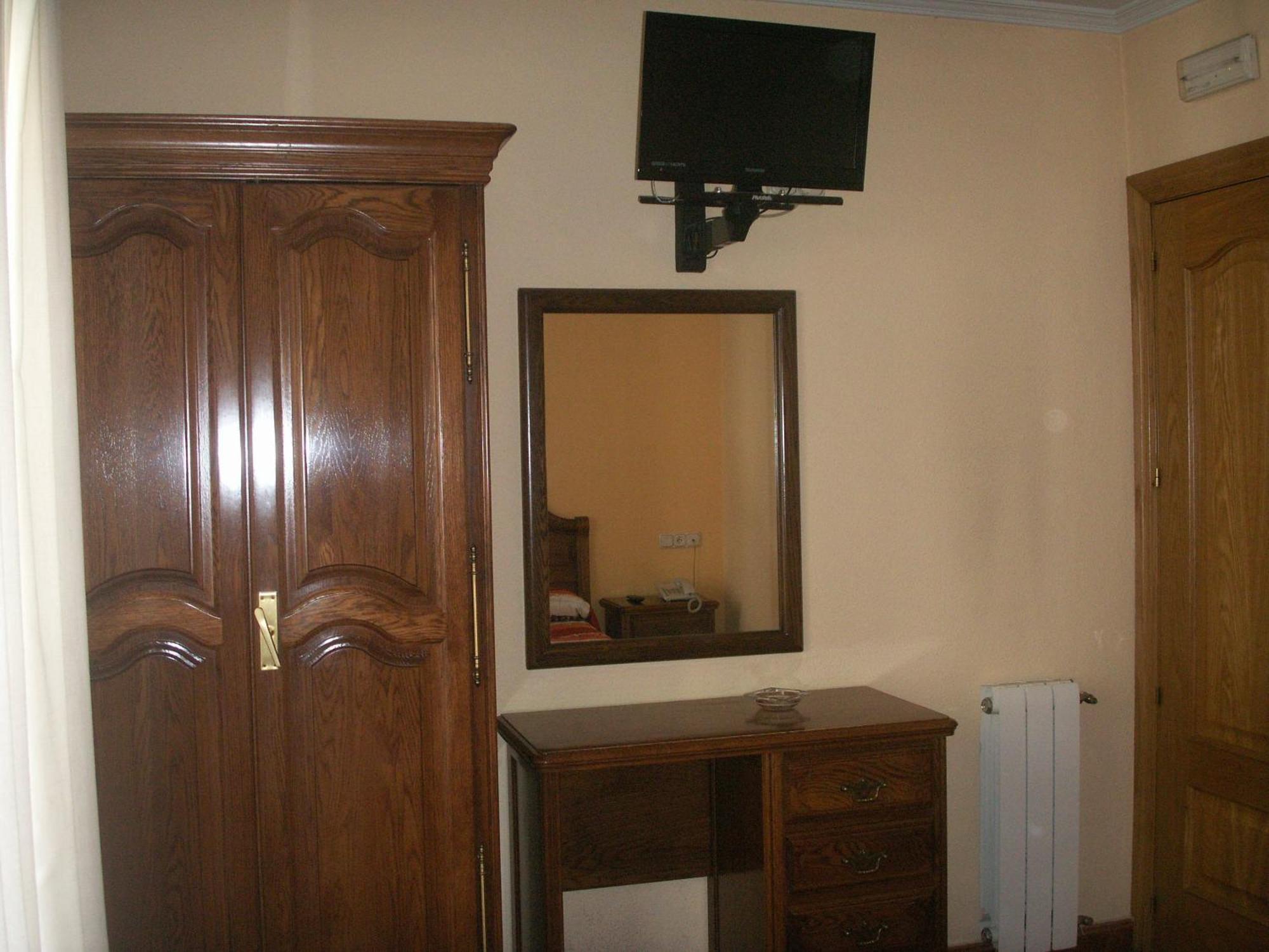 Hostal La Nava Madrid Ngoại thất bức ảnh