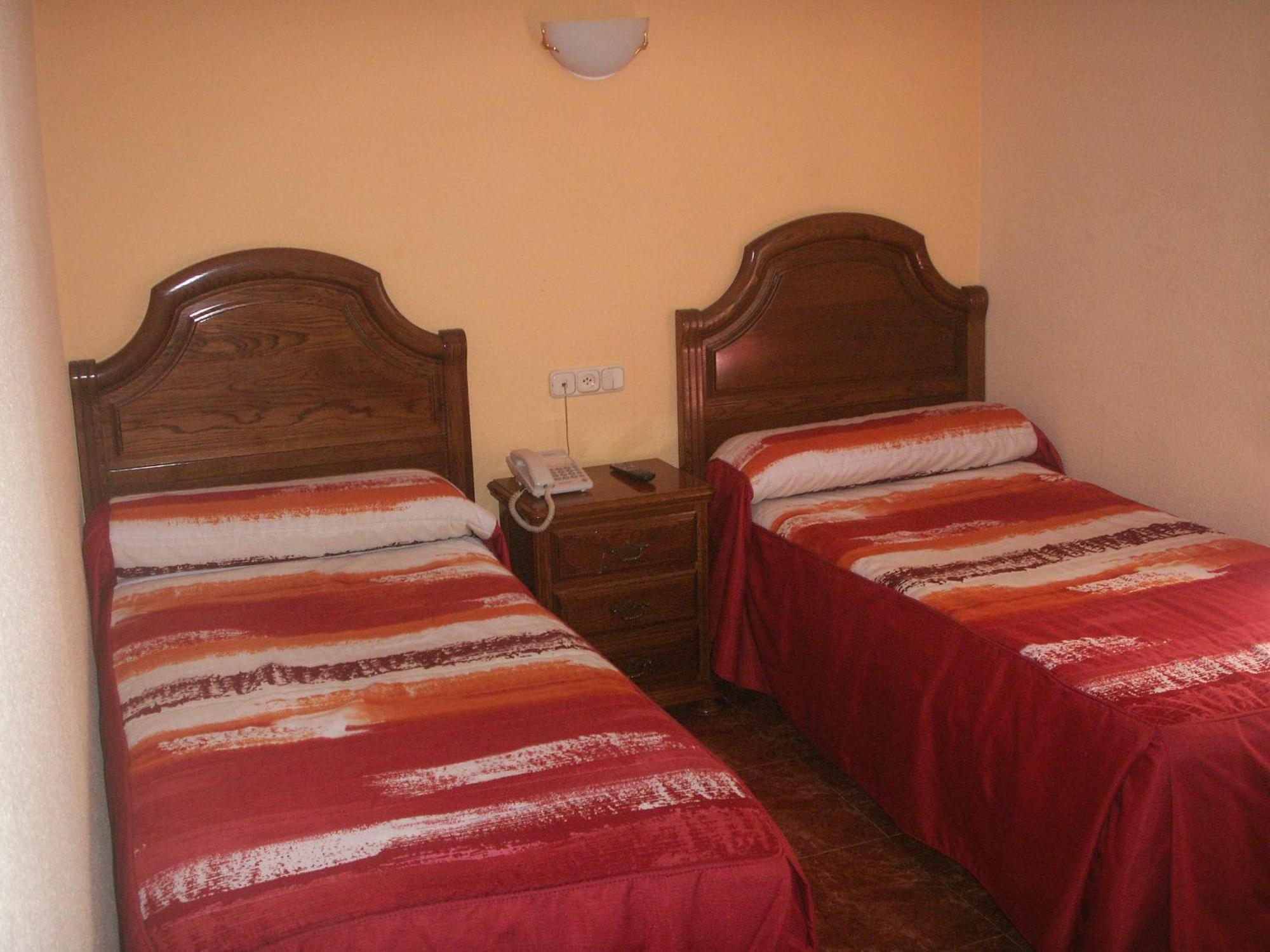 Hostal La Nava Madrid Ngoại thất bức ảnh