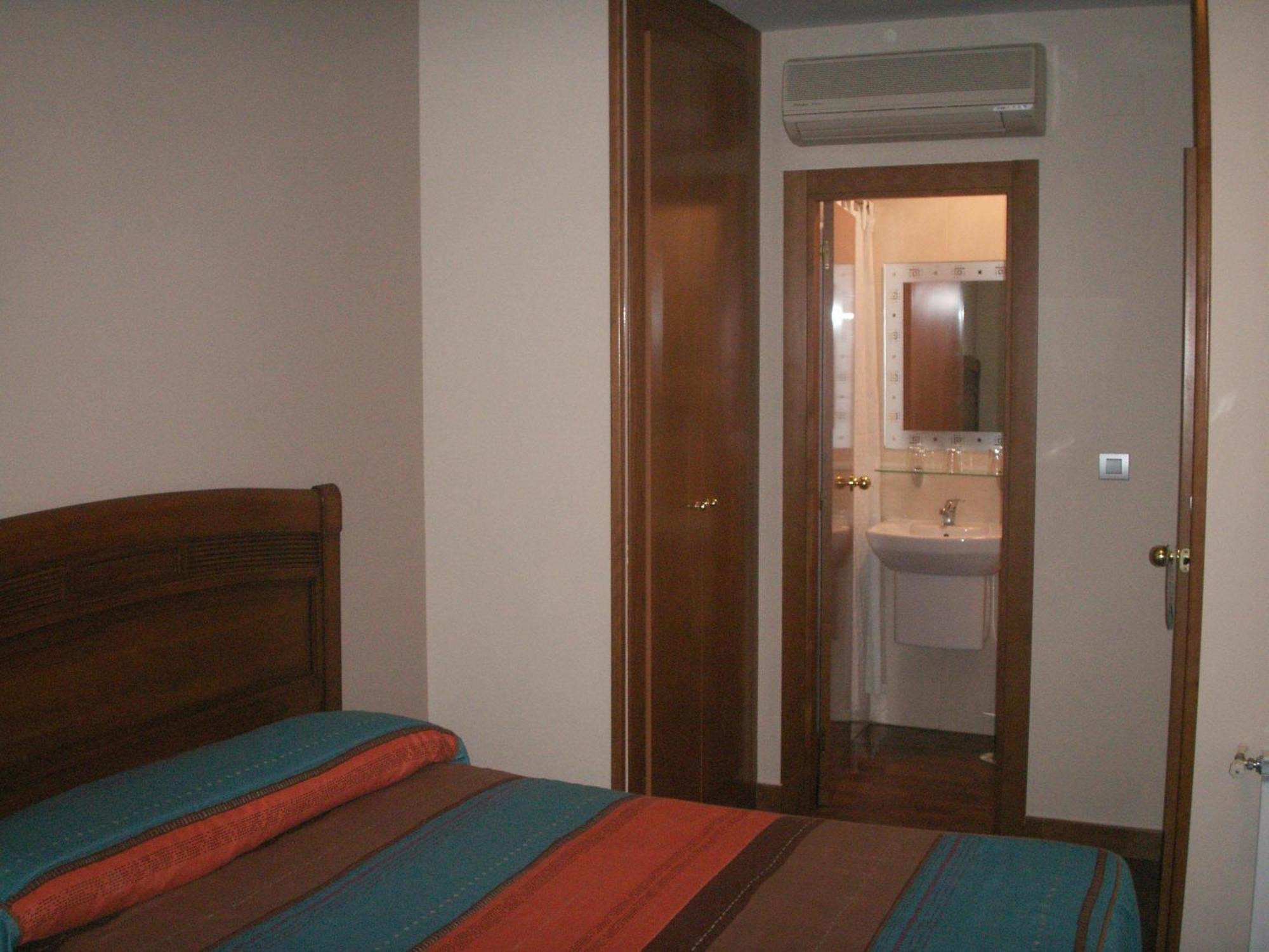 Hostal La Nava Madrid Ngoại thất bức ảnh