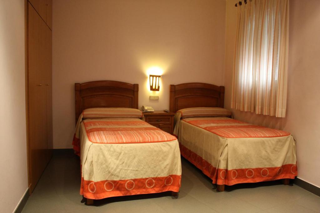 Hostal La Nava Madrid Ngoại thất bức ảnh